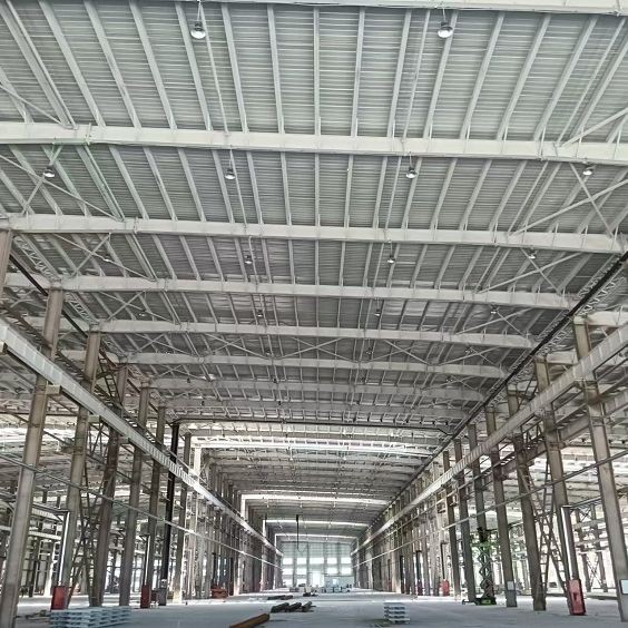 کارگاه بزرگ سازه های فولادی پیش ساخته